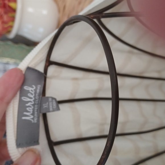 Ladies size extra large cream with darker cream sparkled stripes - Picture 2 of 3